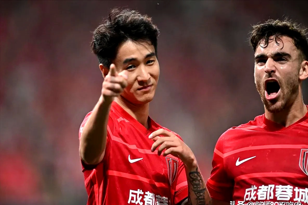 关于赛后英超焦点战，成都蓉城队长鼓劲，压力陡增，年轻球员得到机会的信息