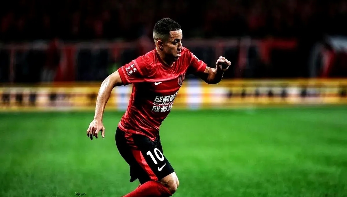 关于赛后英超焦点战，成都蓉城队长鼓劲，压力陡增，年轻球员得到机会的信息