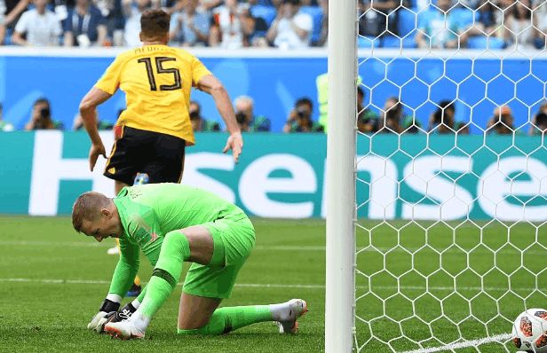 包含里程碑夜上海申花门线救险莎拉波娃与80激战雄鹿分钟，德布劳内赛事官方发布战术调整新规瞬间刷屏的词条